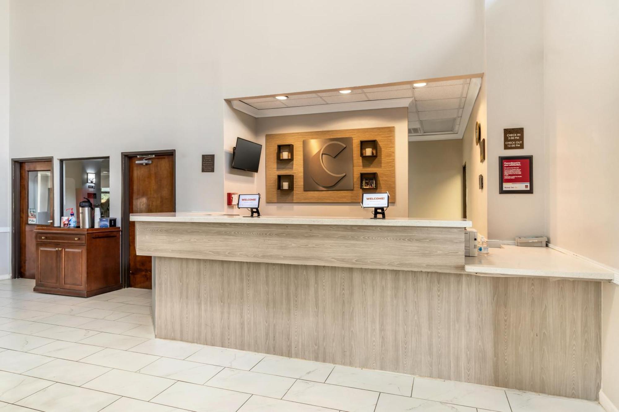 Comfort Bush Intercontinental Airport Hotel